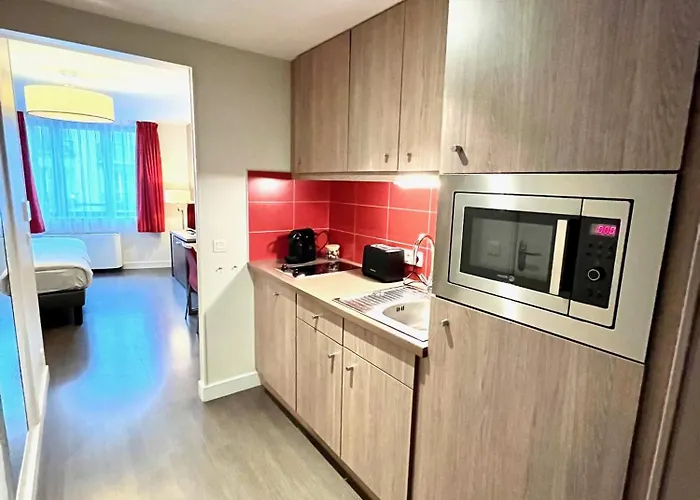 Joli Sur Les Quais Caen